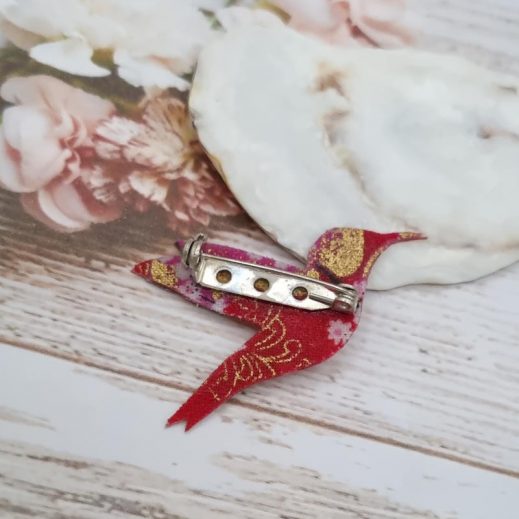 Broche colibri en tissus Japonais Sakura rouge Broche colibri en tissus Japonais Sakura rouge