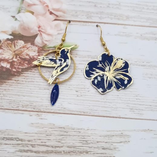 Boucles d'oreilles fleurs d'hibiscus et colibri en TISSU liberty Capel Navy