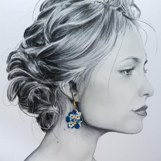 Boucles d'oreilles colibri et fleurs de cerisier en Tissu liberty Mitsi deep blue Boucles d'oreilles colibri et fleurs de cerisier en Tissu liberty Mitsi deep blue