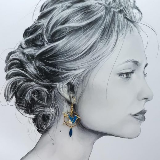 Boucles d'oreilles colibri et fleurs de cerisier en Tissu liberty Mitsi deep blue Boucles d'oreilles colibri et fleurs de cerisier en Tissu liberty Mitsi deep blue