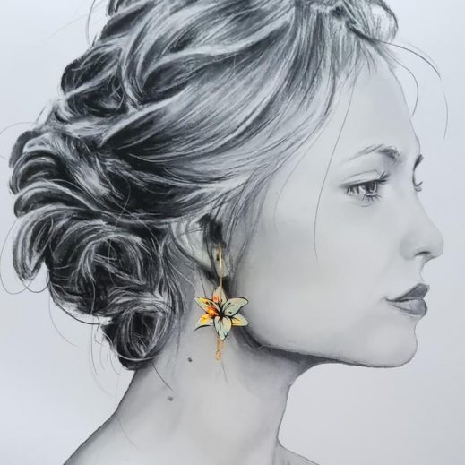 Boucles d'oreilles grandes créoles fleurs de lys en TISSU petit Pan Flower power blanc Boucles d'oreilles grandes créoles fleurs de lys en TISSU petit Pan Flower power blanc