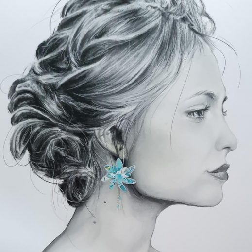 Boucles d'oreilles grandes créoles Fleurs de Tiaré en tissu Liberty Betsy Mint and lemon Boucles d'oreilles grandes créoles Fleurs de Tiaré en tissu Liberty Betsy Mint and lemon