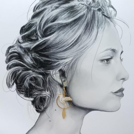 Boucles d'oreilles oiseau colibri et fleur de tiaré en liberty Ianthe Boucles d'oreilles oiseau colibri et fleur de tiaré en liberty Ianthe