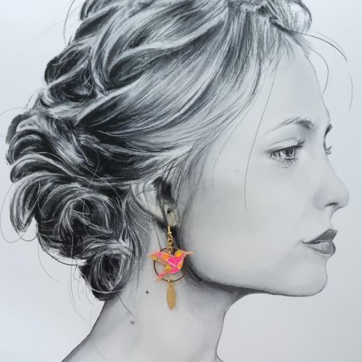 Boucles d'oreilles fleurs d'hibiscus et colibri en TISSU Petit Pan Citrus rose Boucles d'oreilles fleurs d'hibiscus et colibri en TISSU Petit Pan Citrus rose