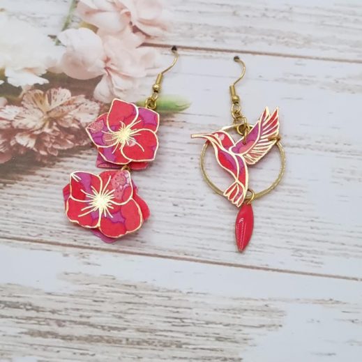 Boucles d'oreilles oiseau colibri et fleurs d'hortensia en liberty Betsy Candy Kiss