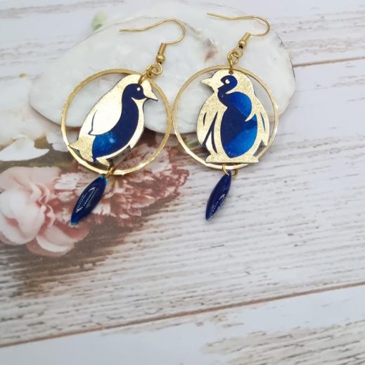 boucles d'oreilles pingouin en tissu féérie bleu et acier inoxydable doré boucles d'oreilles pingouin en tissu féérie bleu et acier inoxydable doré