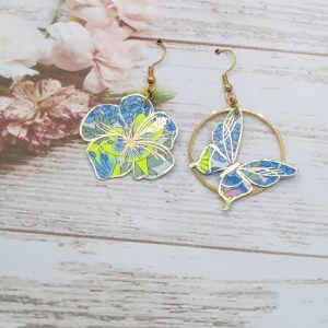 Boucles d'oreilles papillon et hibiscus en liberty Margaret Annie fluo givré