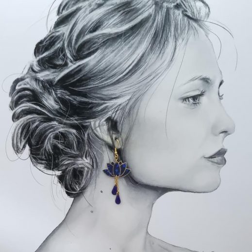 Boucles d'oreilles colibri et lotus en liberty capel indigo Boucles d'oreilles colibri et lotus en liberty capel indigo