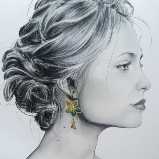 Boucles d'oreilles grandes créoles fleur de tiare et colibri en TISSU Strawberry thief émeraude Boucles d'oreilles grandes créoles fleur de tiare et colibri en TISSU Strawberry thief émeraude