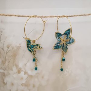 Boucles d'oreilles grandes créoles fleur de tiare et colibri en TISSU Strawberry thief émeraude