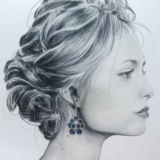 Boucles d'oreilles oiseau merle et fleur de cerisier en liberty Erica navy Boucles d'oreilles oiseau merle et fleur de cerisier en liberty Erica navy