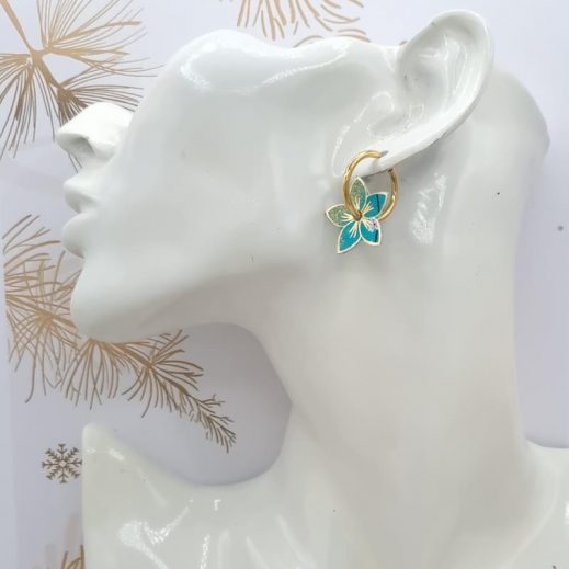 Boucles d'oreilles petites créoles fleur de tiaré en Tissu sakura bleu Boucles d'oreilles petites créoles fleur de tiaré en Tissu sakura bleu