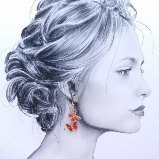 Boucles d'oreilles papillons et fleur de cerisier en tissu japonais moiré rouge Boucles d'oreilles papillons et fleur de cerisier en tissu japonais moiré rouge