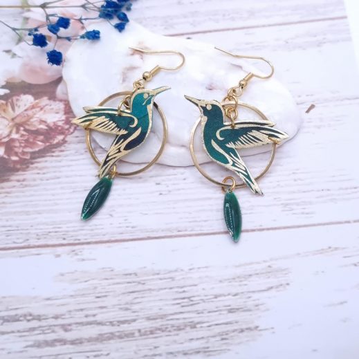 Boucles d'oreilles colibri en Tissu émeraude fleurs dorées