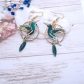 Boucles d'oreilles colibri en Tissu émeraude fleurs dorées