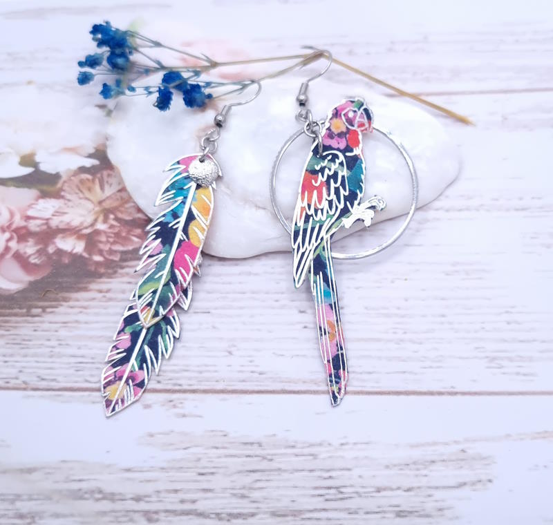 Boucles d'oreilles Perroquet et plumes en liberty dreams of summer multicolore