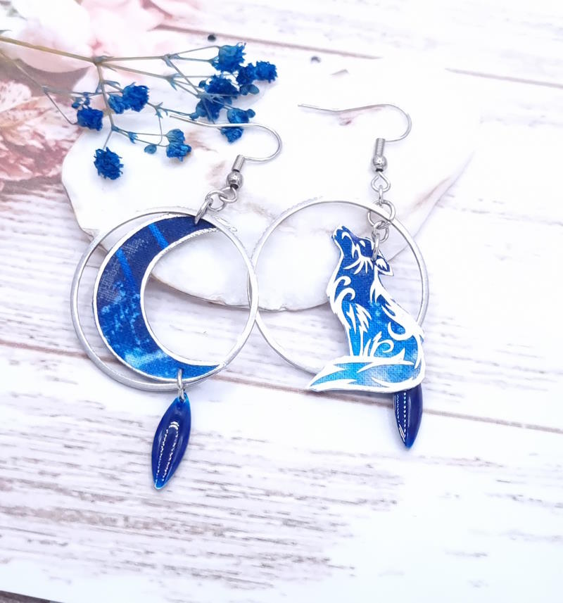 Boucles d'oreilles Lune et Loup taille médium en Tissu féérie bleue