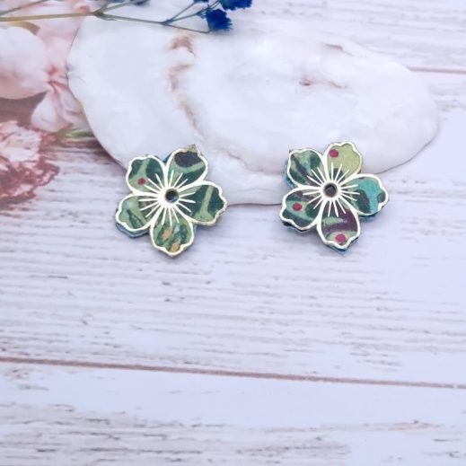 Fleur de cerisier Réversibles en Tissu Art déco turquoise et david joe vert pour créoles (fil 2.5mm) Fleur de cerisier Réversibles en Tissu Art déco turquoise et david joe vert pour créoles (fil 2.5mm)