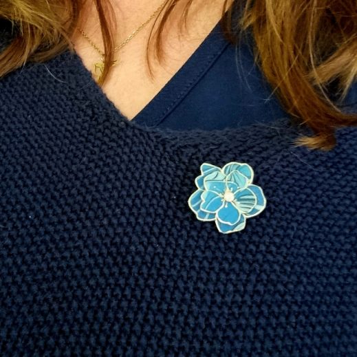 Broche fleur de cerisier en TISSU art déco bleu Broche fleur de cerisier en TISSU art déco bleu
