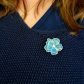 Broche fleur de cerisier en TISSU art déco bleu