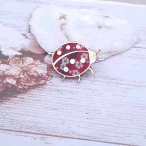 Broche coccinelle en tissus liberty mitsi valéria rubis