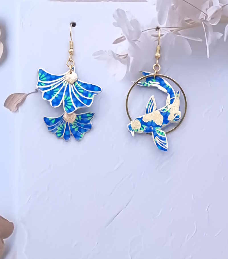 Boucles d’oreilles Gingko et carpe koi en Tissu Petit Pan Zazen outremer