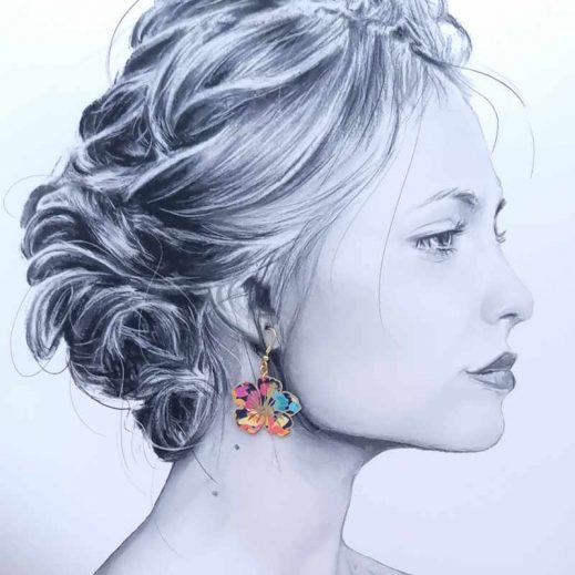 Boucles d'oreilles oiseau colibri et hibiscus en liberty dreams of summer multicolore Boucles d'oreilles oiseau colibri et hibiscus en liberty dreams of summer multicolore