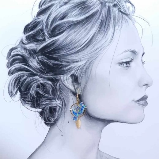 Boucles d'oreilles oiseau colibri 3 et hibiscus en Petit Pan Zazen outremer Boucles d'oreilles oiseau colibri 3 et hibiscus en Petit Pan Zazen outremer