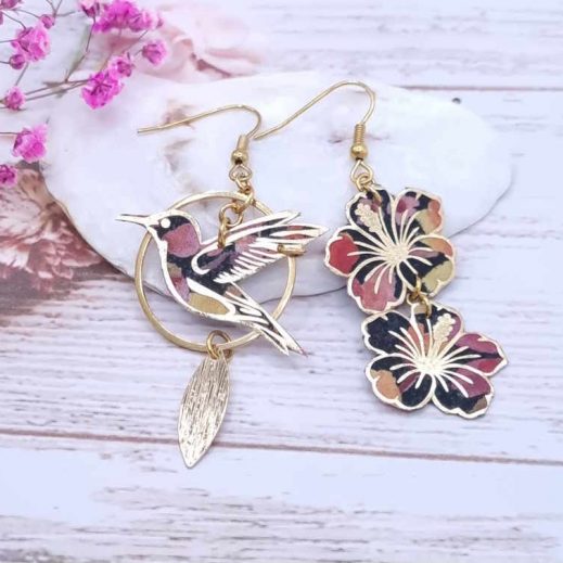 Boucles d'oreilles colibri et hibiscus en tissu liberty dreams of summer burnt Boucles d'oreilles colibri et hibiscus en tissu liberty dreams of summer burnt