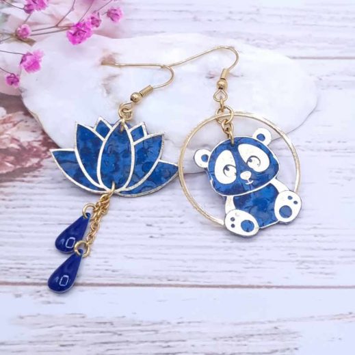 Boucles d'oreilles Panda et lotus en Liberty Emma and Georgina bleu