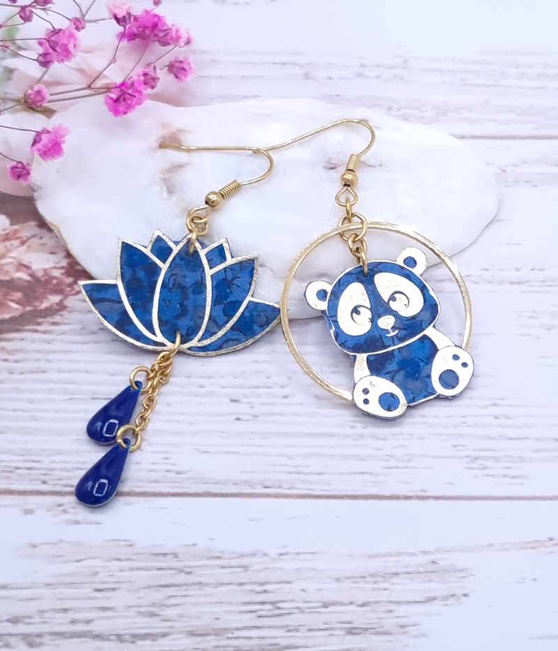 Boucles d'oreilles Panda et lotus en Liberty Emma and Georgina bleu