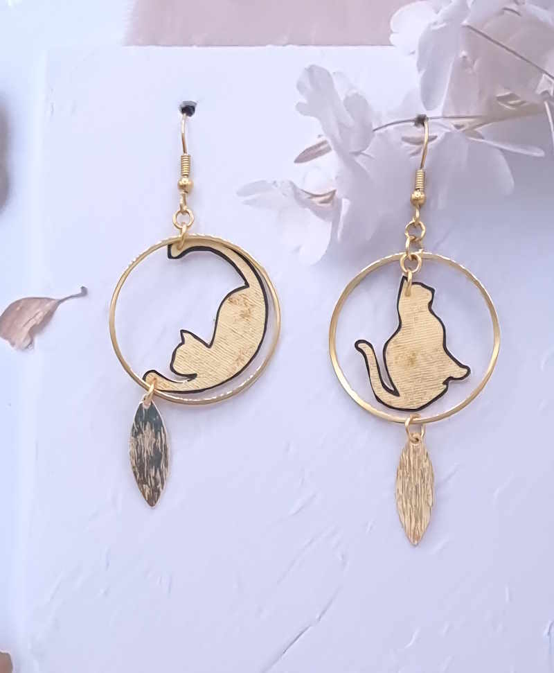 Boucles d'oreilles chats en tissus japonais moiré doré