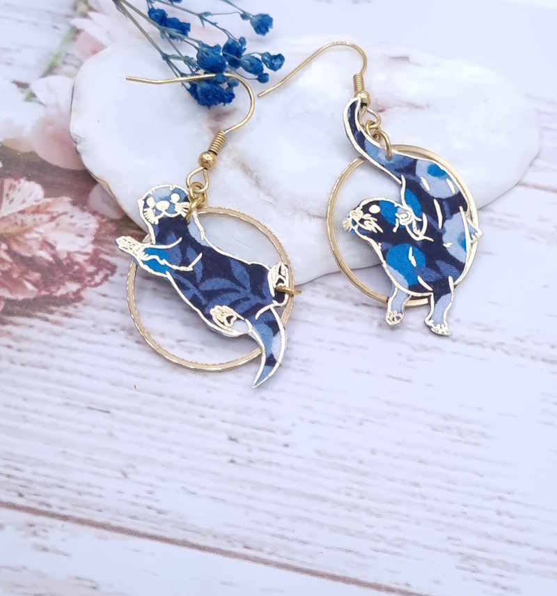 Boucles d'oreilles loutres en TISSU liberty Wiltshire bleu nuit