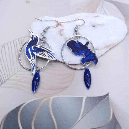 Boucles d'oreilles colibri et Martinique en Tissu liberty Capel indigo Boucles d'oreilles colibri et Martinique en Tissu liberty Capel indigo