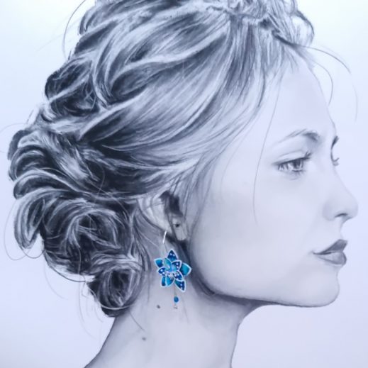 Boucles d'oreilles grandes créoles Fleurs de Tiaré en tissu Petit Pan Wasabi bleu Boucles d'oreilles grandes créoles Fleurs de Tiaré en tissu Petit Pan Wasabi bleu