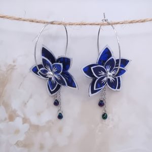Boucles d'oreilles grandes créoles Fleurs de Tiaré en tissu Liberty Capel indigo