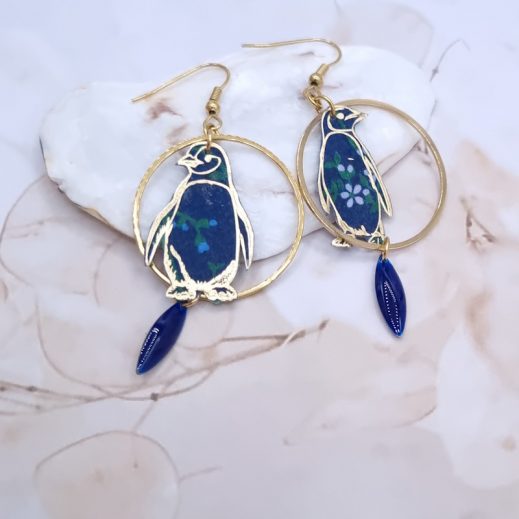 Boucles d'oreilles Pingouin en TISSU liberty Erica bleu Boucles d'oreilles Pingouin en TISSU liberty Erica bleu