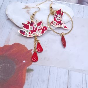 Boucles d'oreilles lotus et oiseau origami en tissu Mitsi Valéria rubis