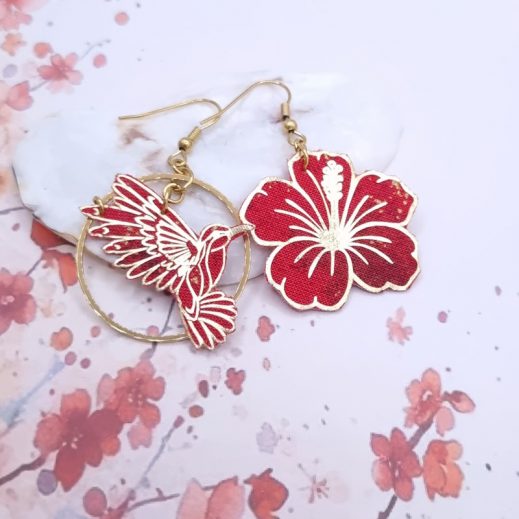 Boucles d'oreilles oiseau colibri 3 et hibiscus en Tissus japonais moiré rouge