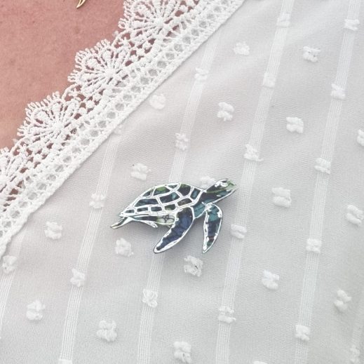 broche tortue strawberry thief denim broche tortue strawberry thief denim