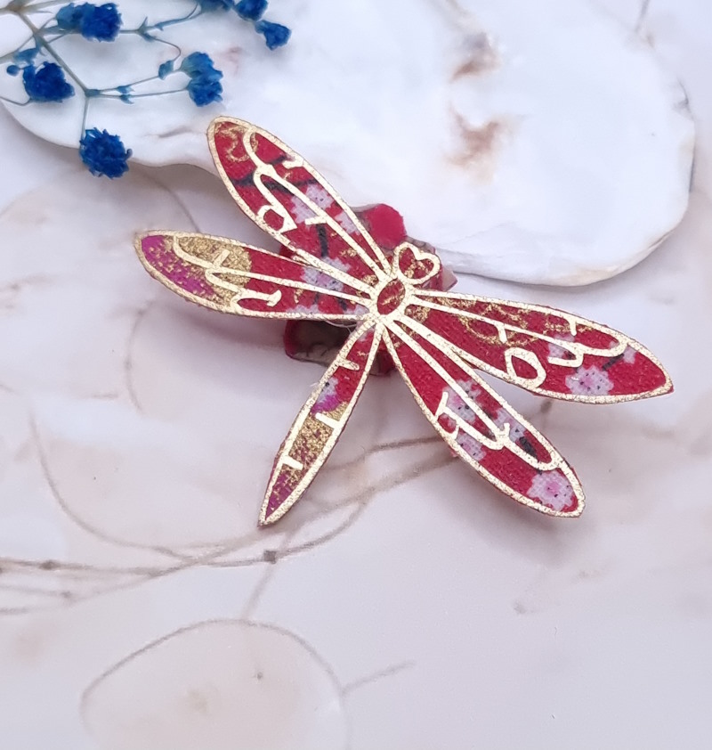 Broche Libellule en tissu japonais Sakura rouge