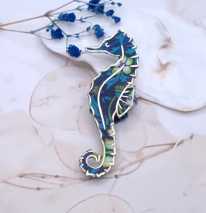 Broche Hippocampe en TISSU strawberry thief denim