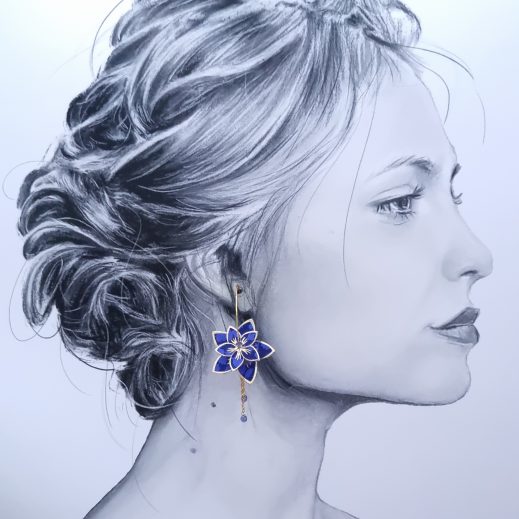 Boucles d'oreilles grandes créoles Fleurs de Tiaré en tissu Liberty Glenjade violet Boucles d'oreilles grandes créoles Fleurs de Tiaré en tissu Liberty Glenjade violet