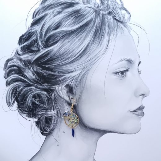 Boucles d'oreilles fleurs immortelles de Corse et Corse en TISSU Strawberry thief denim Boucles d'oreilles fleurs immortelles de Corse et Corse en TISSU Strawberry thief denim