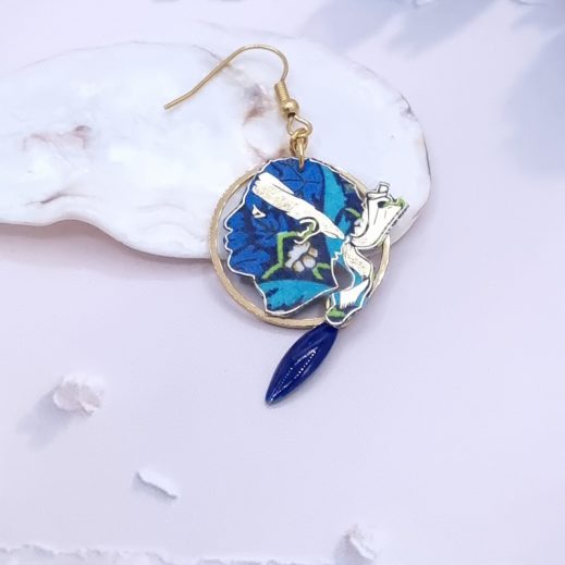 Boucle d'oreille Tête de maure Corse à l'unité en TISSU Strawberry thief denim Boucle d'oreille Tête de maure Corse à l'unité en TISSU Strawberry thief denim