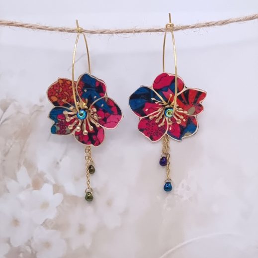 Boucles d'oreilles grandes créoles fleurs de cerisier en TISSU Ciara pétrole Boucles d'oreilles grandes créoles fleurs de cerisier en TISSU Ciara pétrole