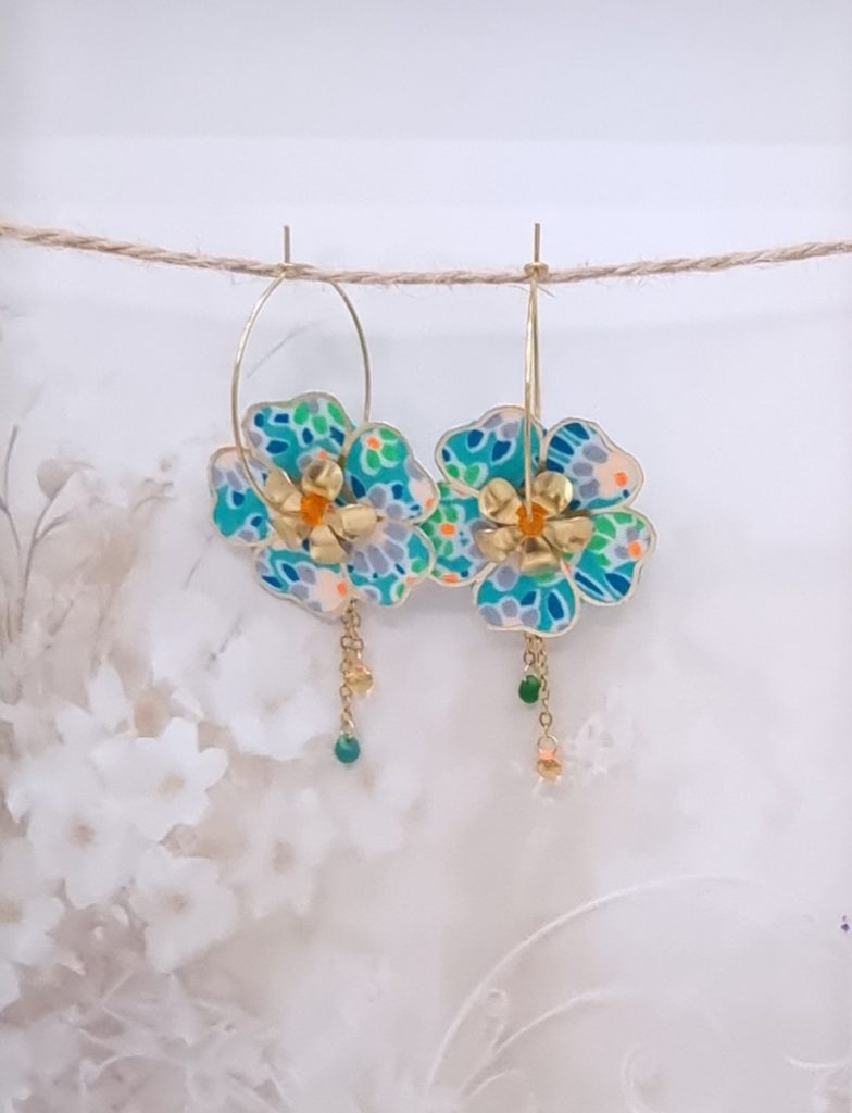 Boucles d'oreilles grandes créoles fleurs en TISSU Petit Pan calendula vert