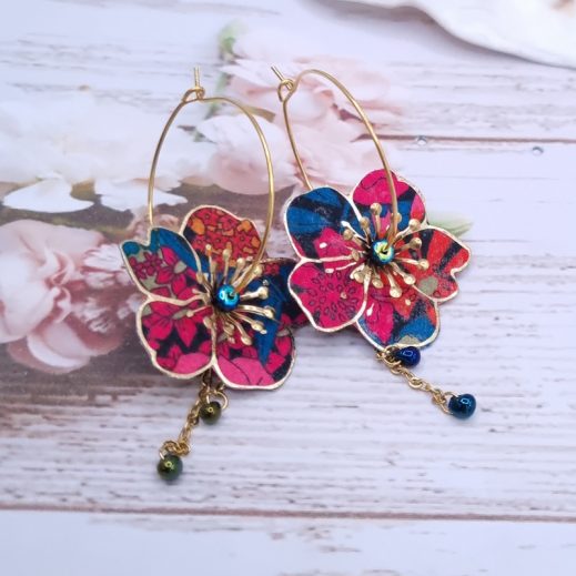 Boucles d'oreilles grandes créoles fleurs de cerisier en TISSU Ciara pétrole Boucles d'oreilles grandes créoles fleurs de cerisier en TISSU Ciara pétrole