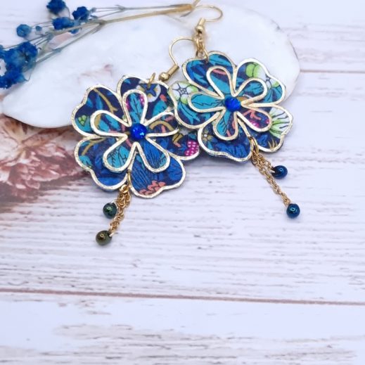 Boucles d'oreilles fleurs en TISSU Strawberry thief denim Boucles d'oreilles fleurs en TISSU Strawberry thief denim