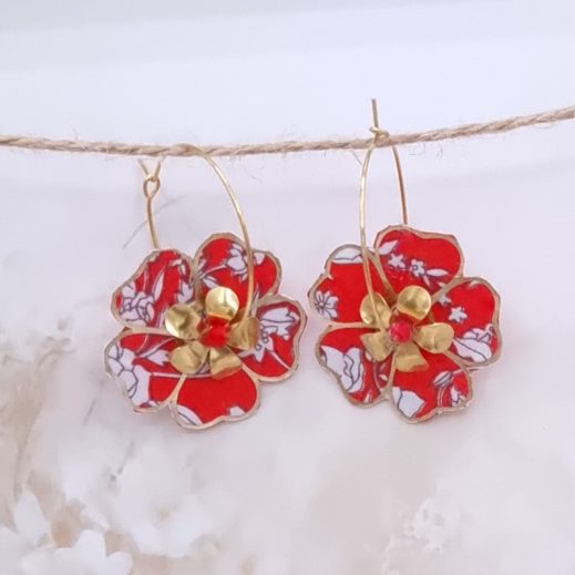 Boucles d'oreilles grandes créoles fleurs en TISSU liberty Summer bloom coquelicot Boucles d'oreilles grandes créoles fleurs en TISSU liberty Summer bloom coquelicot